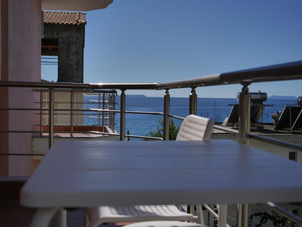 Himara Royal Hotel Extérieur photo